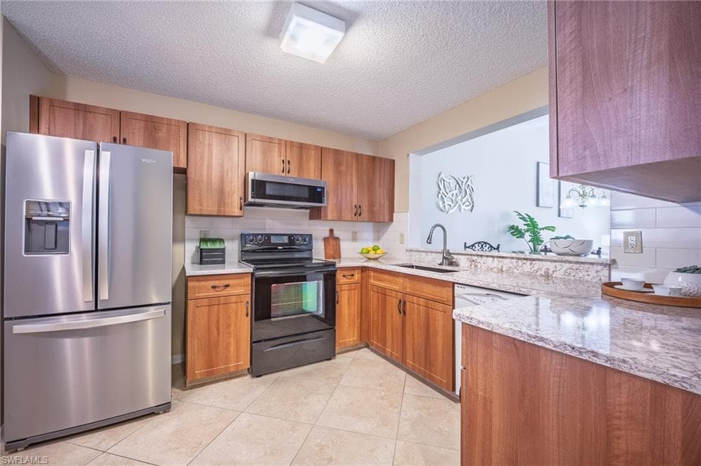 613 Squire CIR 204 NAPLES, FL 34104