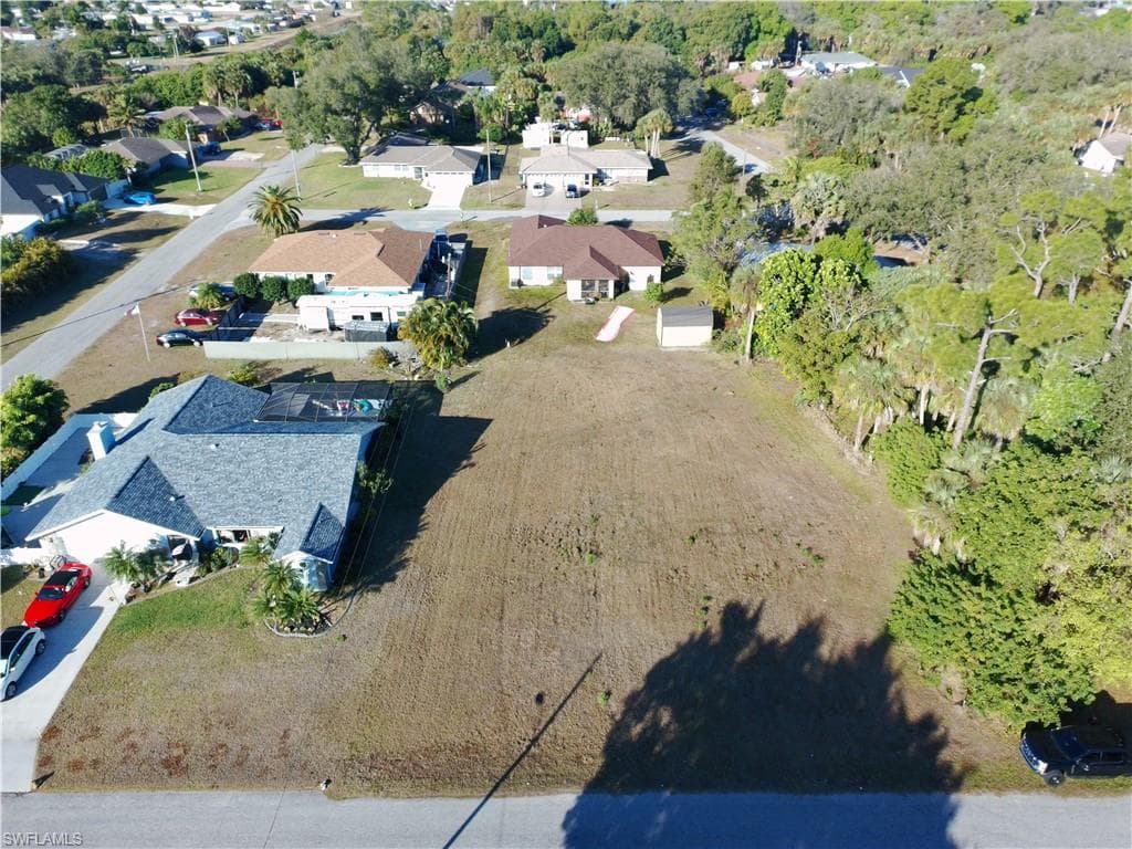 33 Eustis AVE LEHIGH ACRES, FL 33936
