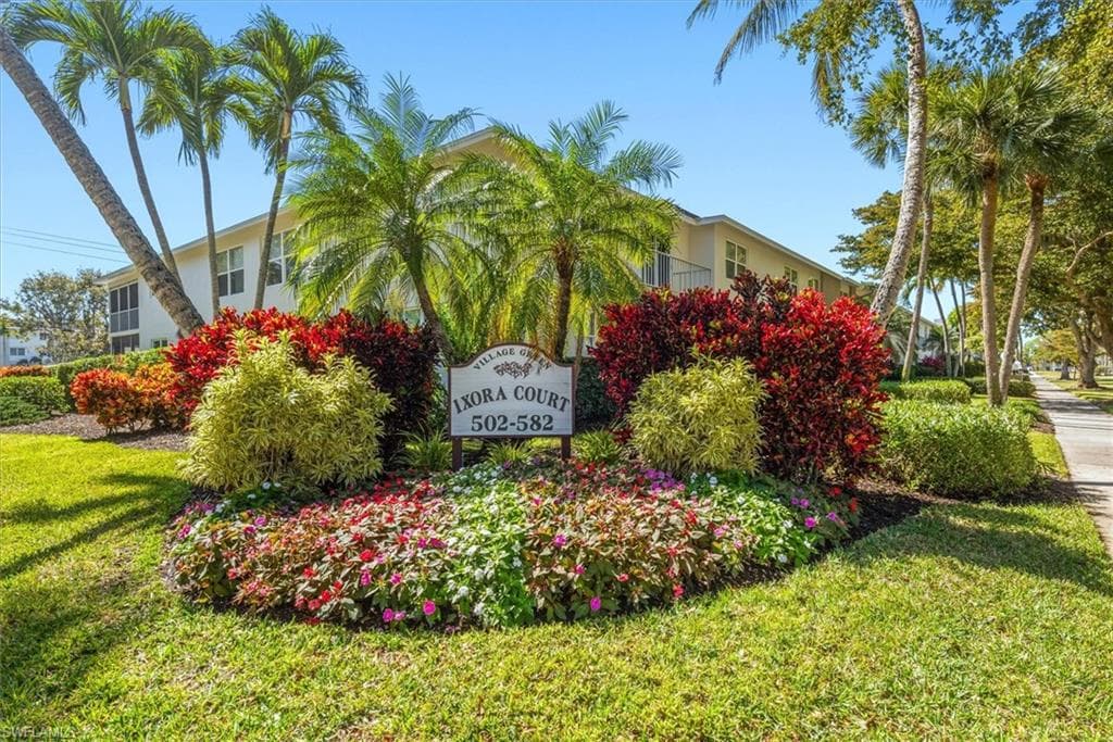 582 Broad AVE S 582 NAPLES, FL 34102