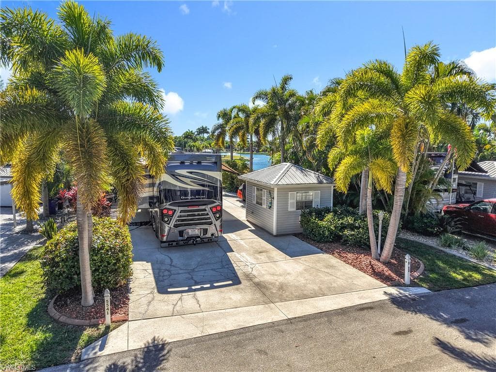 5541 Cypress Woods Resort Dr FORT MYERS, FL 33905