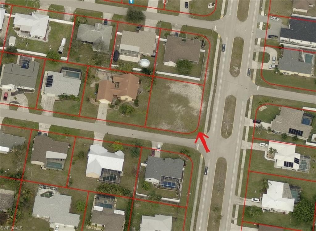 627 22nd TER CAPE CORAL, FL 33990