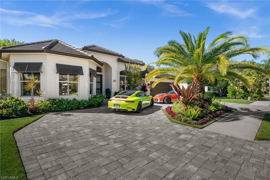 985 Spanish Moss TRL NAPLES, FL 34108