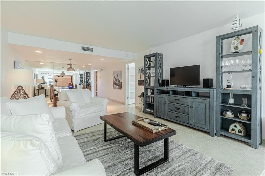4200 Belair LN 101 NAPLES, FL 34103