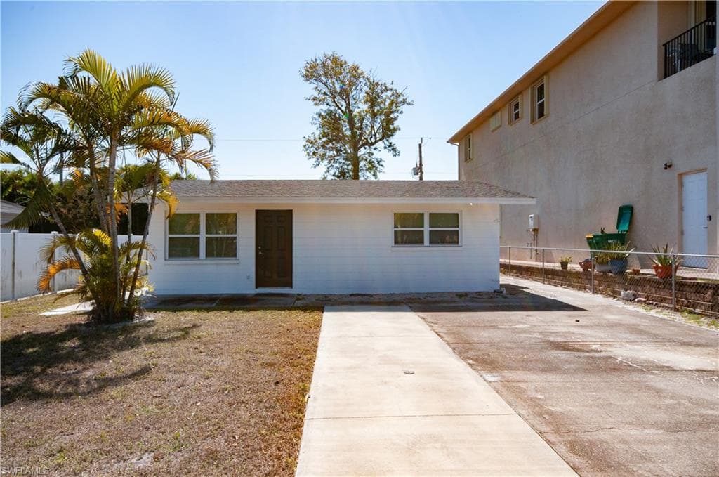 2648 Van Buren AVE NAPLES, FL 34112