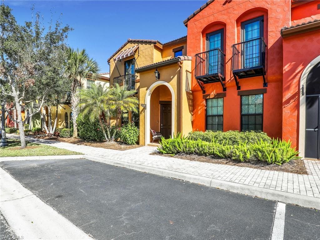 9071 ALBION LN N 5701 NAPLES, FL 34113