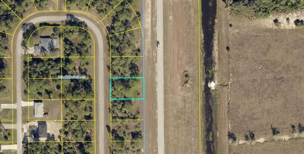 8023, 8025 Rolling CIR CLEWISTON, FL 33440