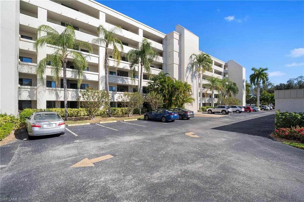 7406 Lake Breeze DR 613 FORT MYERS, FL 33907