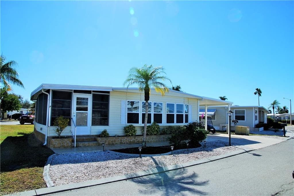 26 Nicklaus BLVD NORTH FORT MYERS, FL 33903
