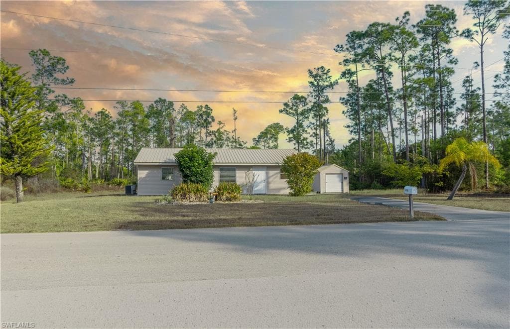4103 E 10th ST LEHIGH ACRES, FL 33972