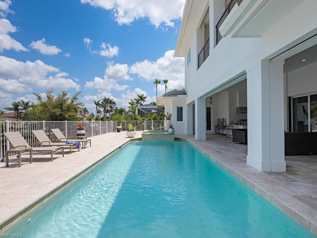 685 17th AVE S NAPLES, FL 34102