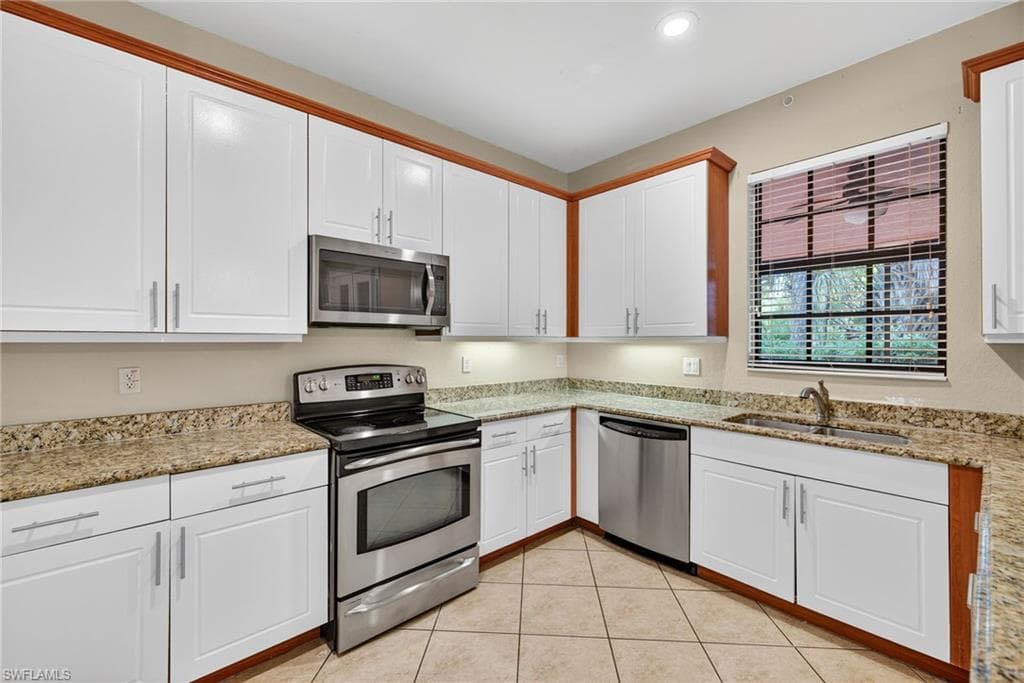 7666 Bristol CIR NAPLES, FL 34120