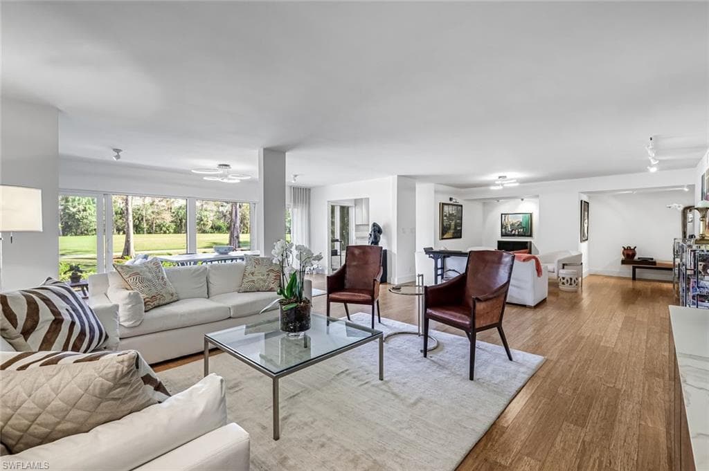 105 Wilderness DR 107 NAPLES, FL 34105