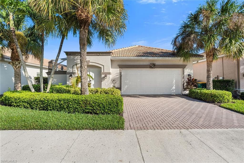 104 Glen Eagle CIR NAPLES, FL 34104