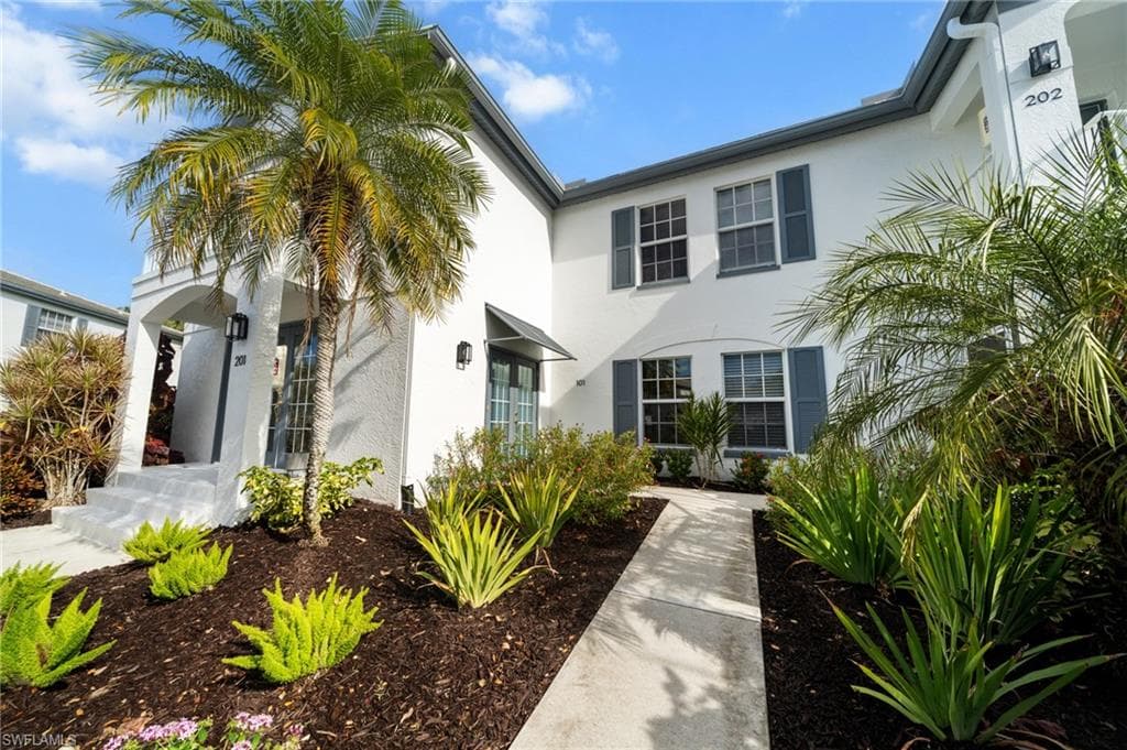 871 Tanbark DR 101 NAPLES, FL 34108
