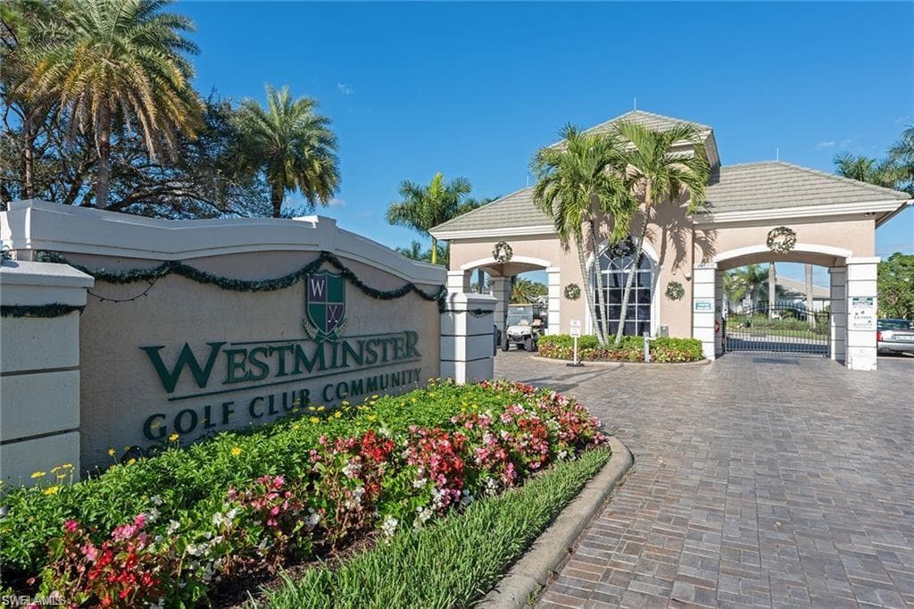 2020 Oxford Ridge CIR LEHIGH ACRES, FL 33973