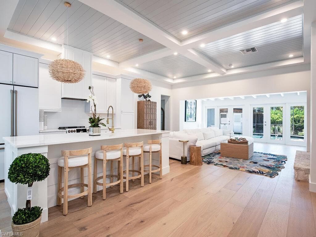 140 2nd AVE S NAPLES, FL 34102