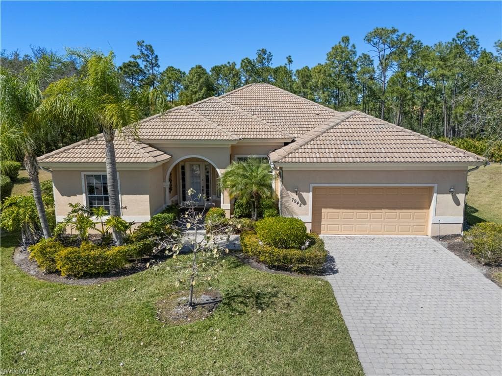 7942 Founders CIR NAPLES, FL 34104