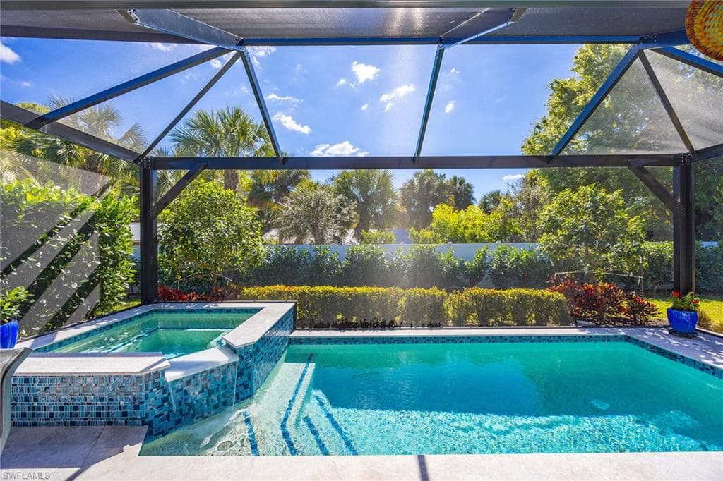 8012 Calle Canovas CT NAPLES, FL 34114