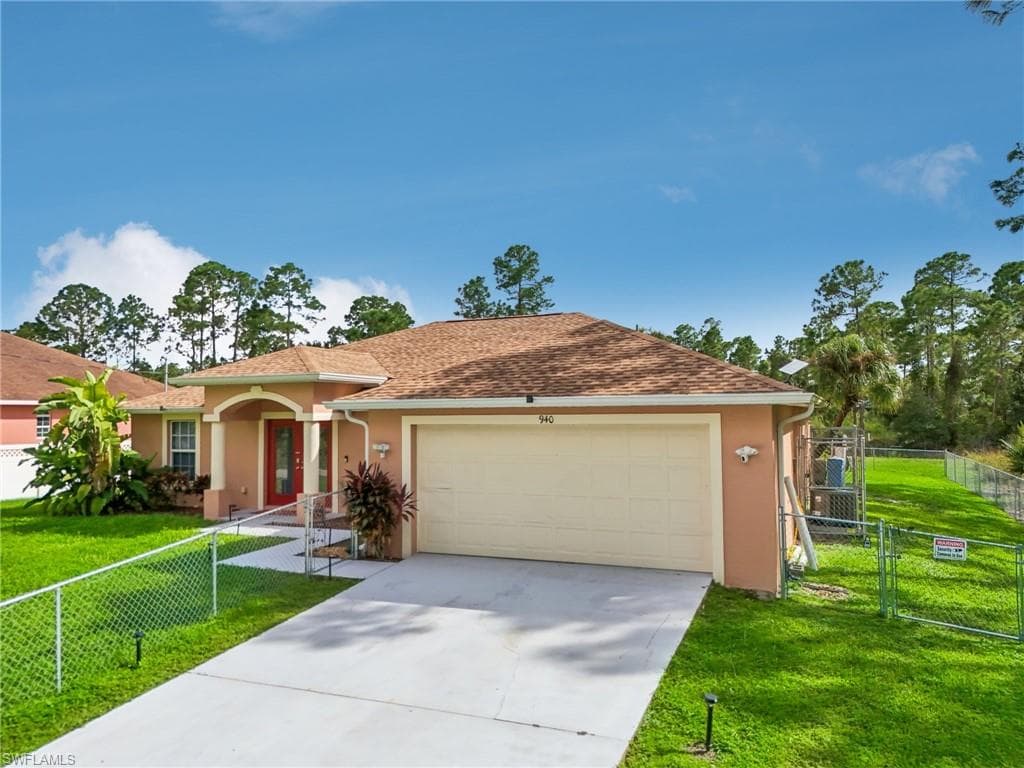940 Belmont ST E LEHIGH ACRES, FL 33974