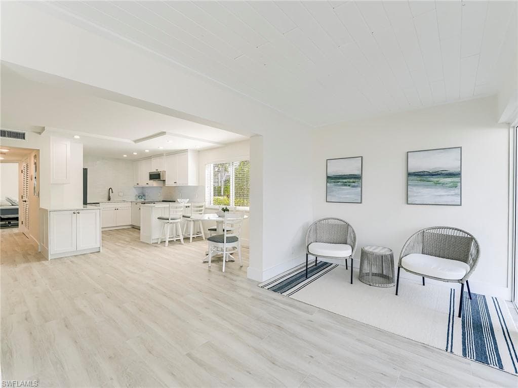 354 Harbour DR 354 NAPLES, FL 34103