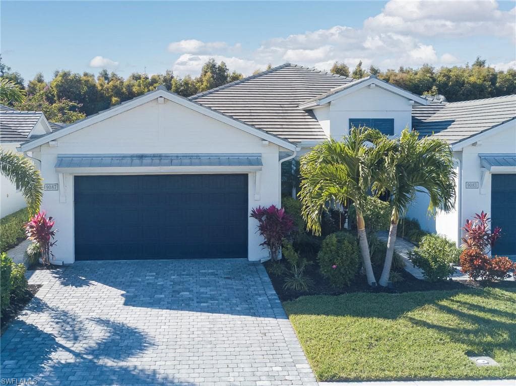 9087 Saint Lucia DR NAPLES, FL 34114
