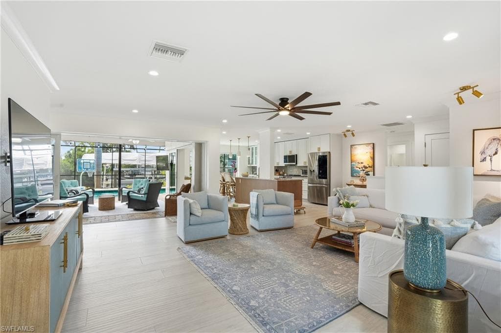 4833 Regal DR BONITA SPRINGS, FL 34134