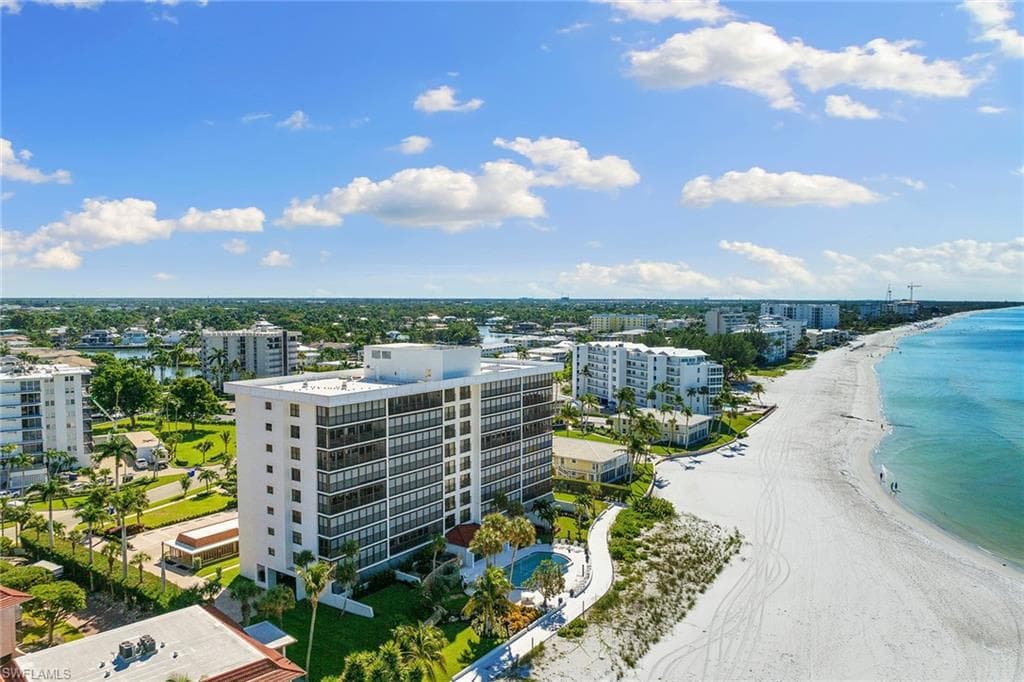 2171 Gulf Shore BLVD N 201 NAPLES, FL 34102