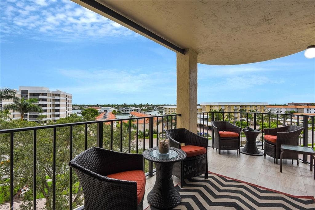 3115 Gulf Shore BLVD N 412S NAPLES, FL 34103