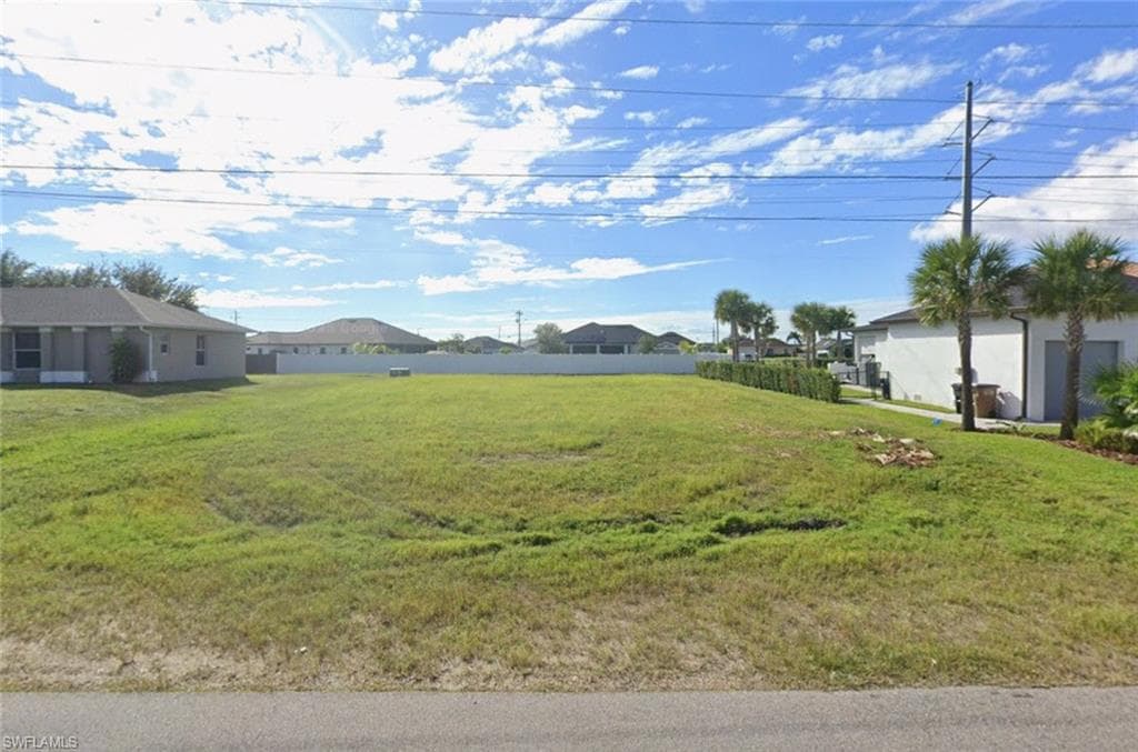 302 SW 24th AVE CAPE CORAL, FL 33991