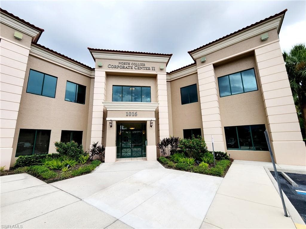 1016 Collier Center WAY 106 NAPLES, FL 34110