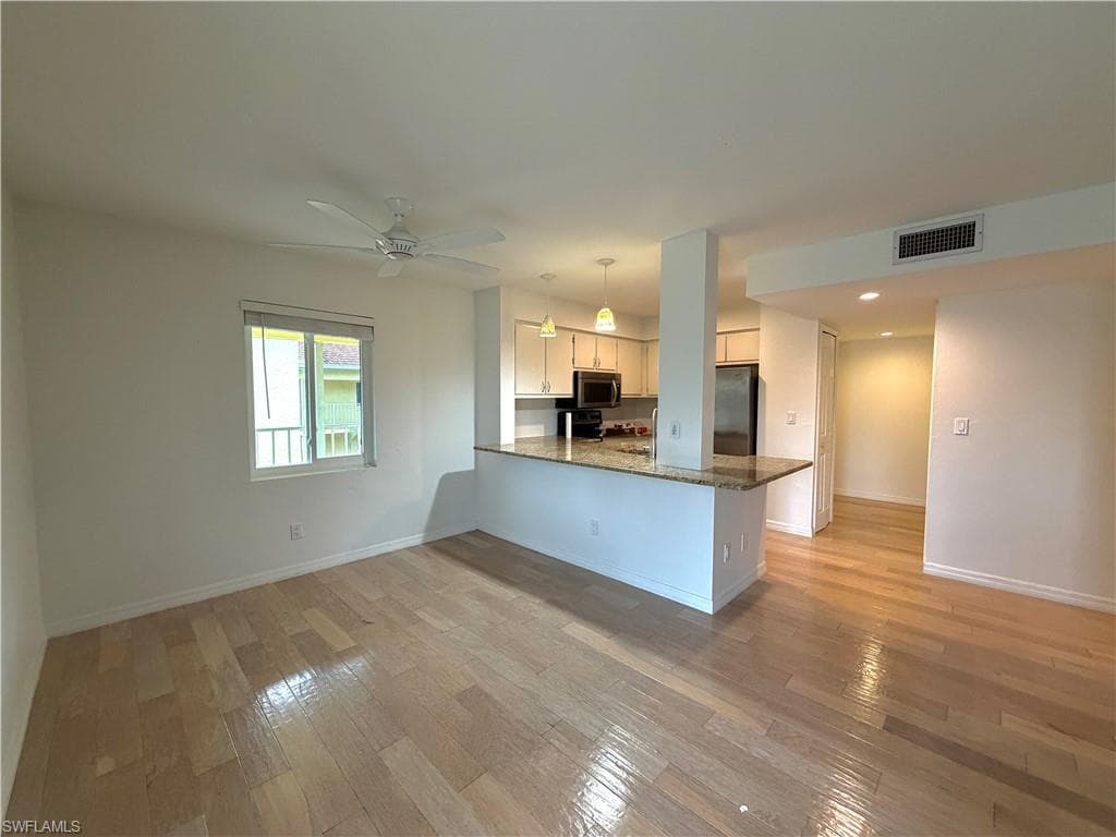 1001 Foxfire LN 301 NAPLES, FL 34104