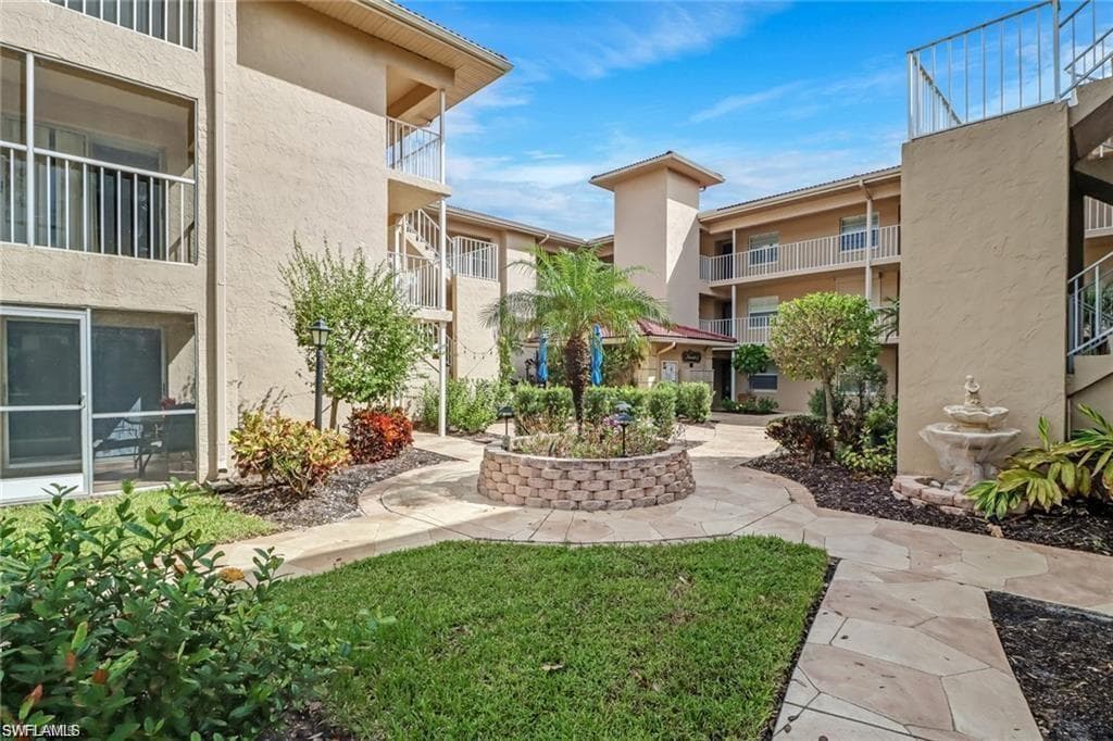 1075 Foxfire LN 309 NAPLES, FL 34104