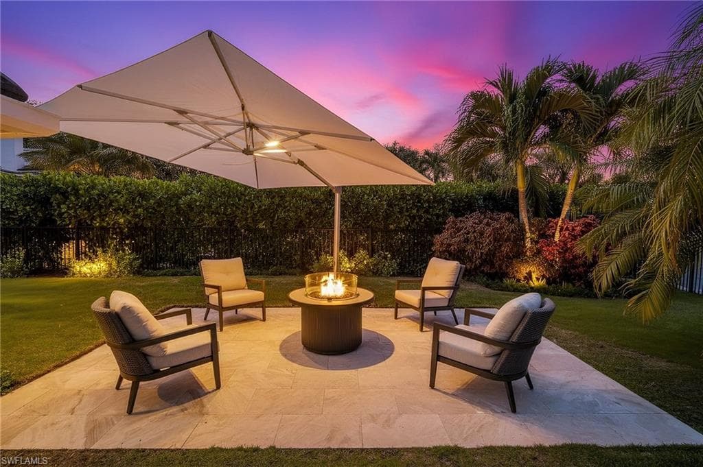 805 Lake Vista CT NAPLES, FL 34108