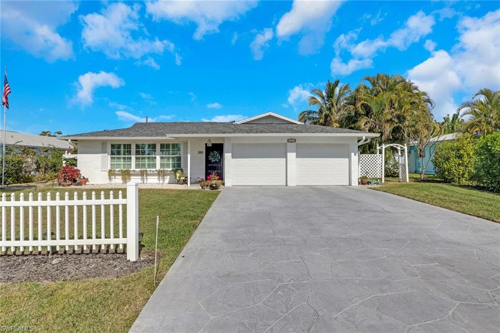 605 101st AVE N NAPLES, FL 34108