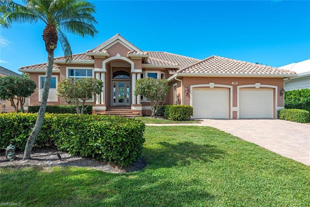 2360 SNOOK DR NAPLES, FL 34102
