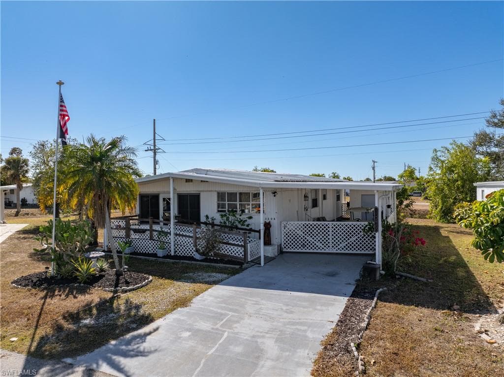 3208 Pluto CIR NORTH FORT MYERS, FL 33903
