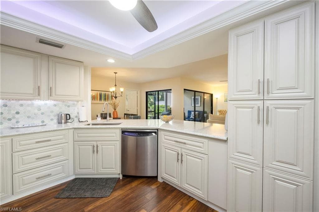 592 Beachwalk CIR N105 NAPLES, FL 34108