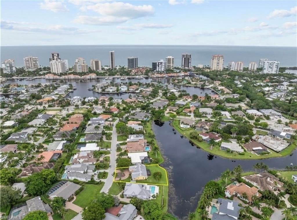 497 Devils LN NAPLES, FL 34103