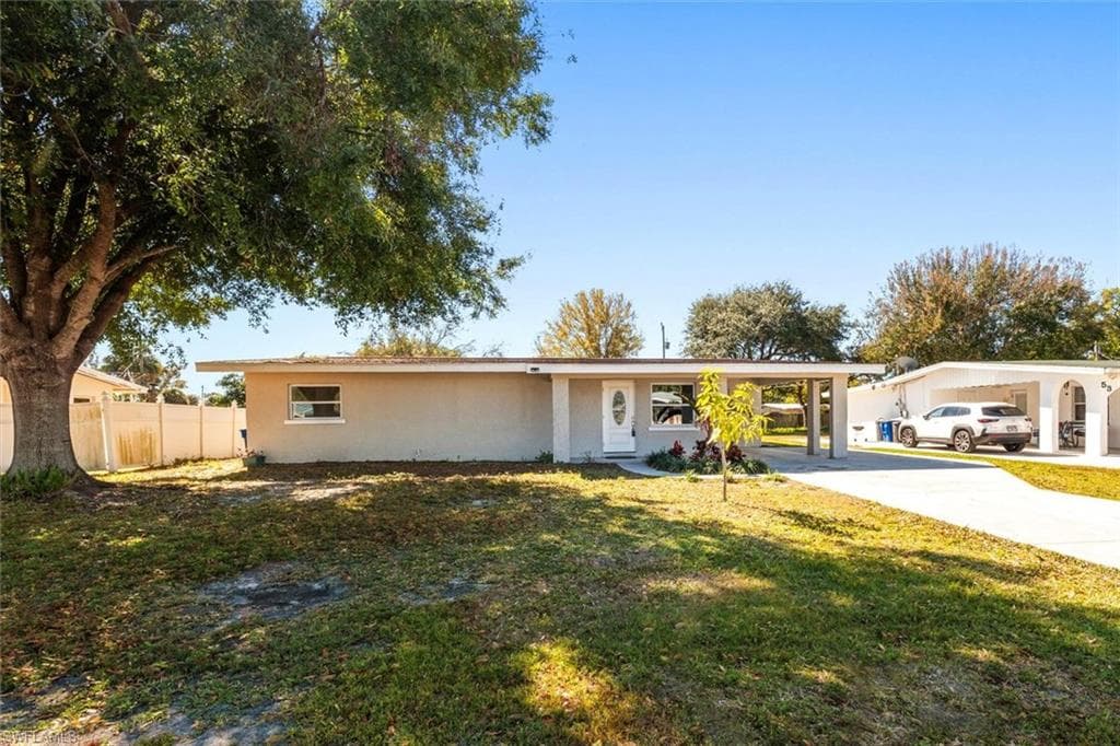 41 Victoria DR NORTH FORT MYERS, FL 33917