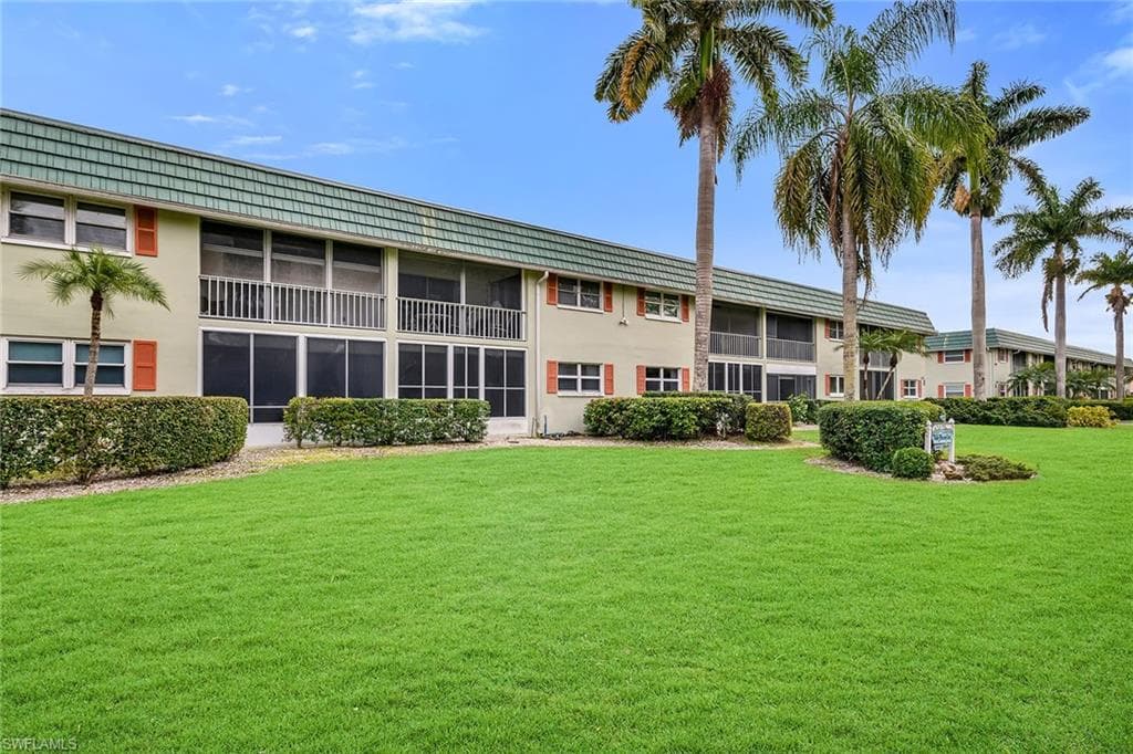 200 Valley Stream DR 3B NAPLES, FL 34113