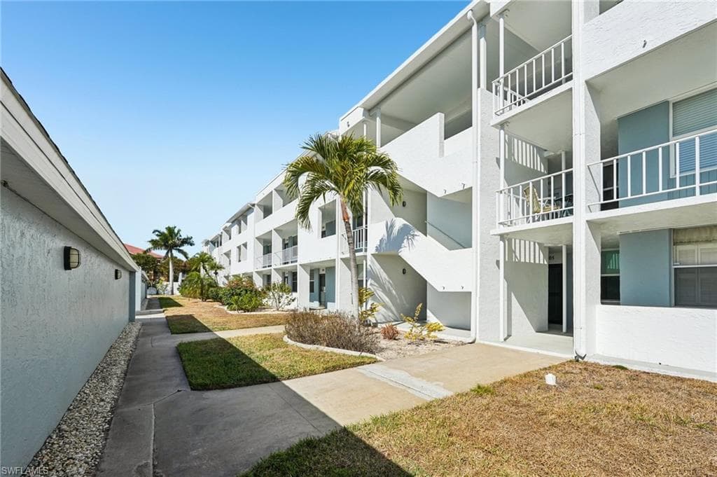 5959 Winkler RD 305 FORT MYERS, FL 33919