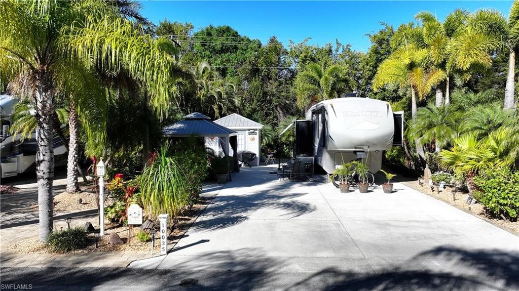 10035 Ramblewood CT FORT MYERS, FL 33905