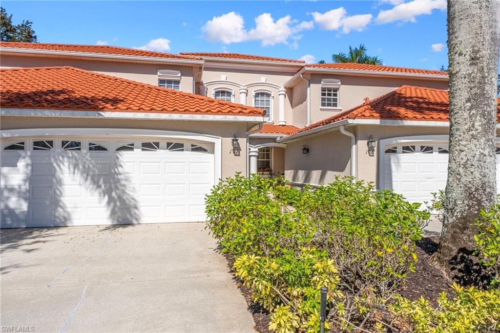 3335 Grand Cypress DR 101 NAPLES, FL 34119