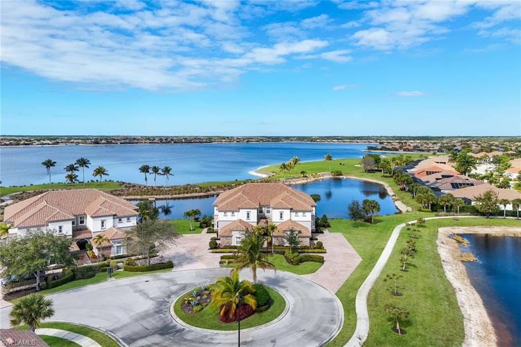 9060 Siesta Bay DR 101 NAPLES, FL 34120