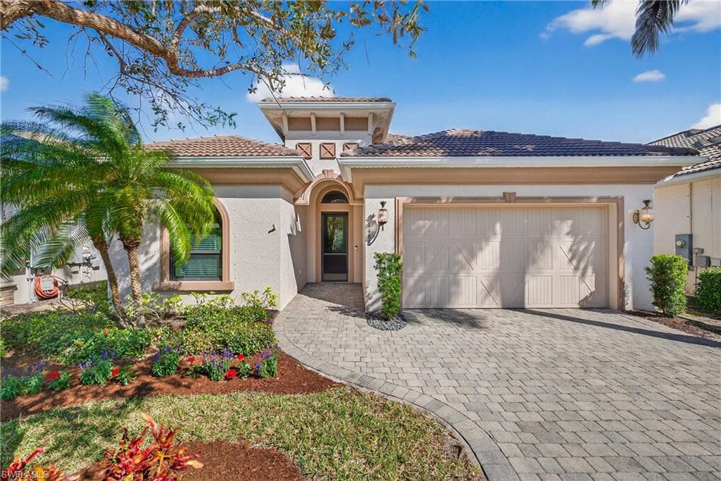 1489 Serrano CIR NAPLES, FL 34105