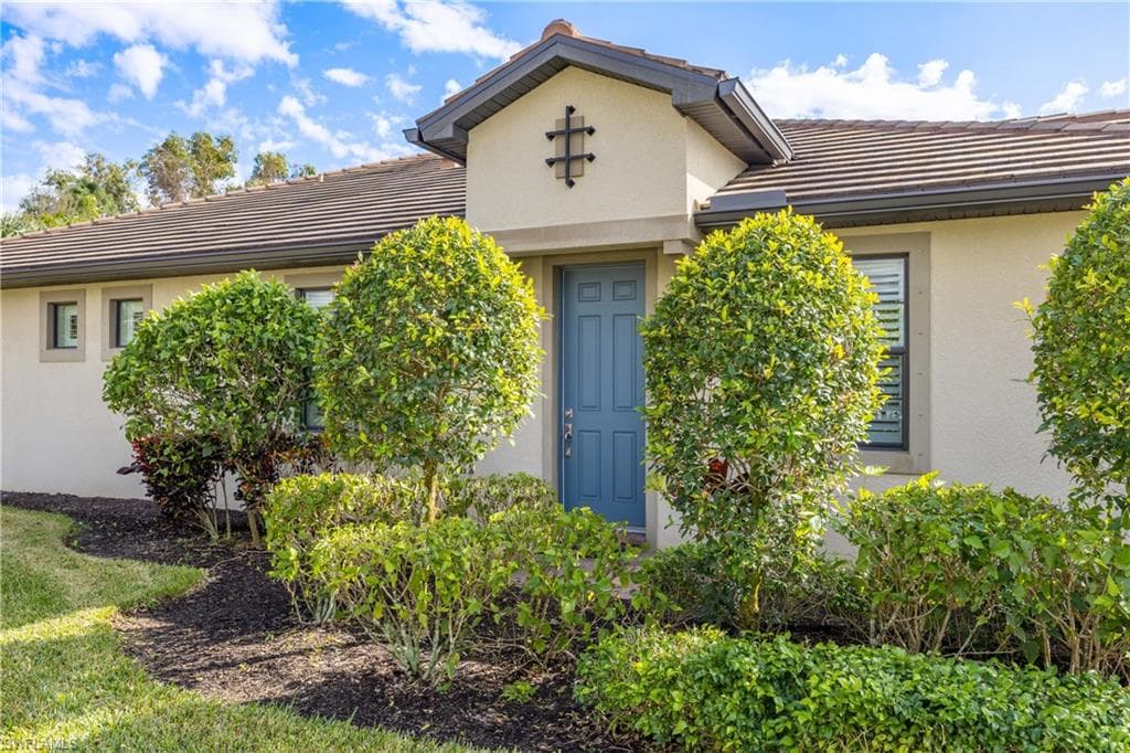 7658 Jacaranda LN NAPLES, FL 34114