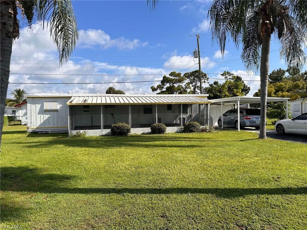 168 Lamplighter LN NORTH FORT MYERS, FL 33917