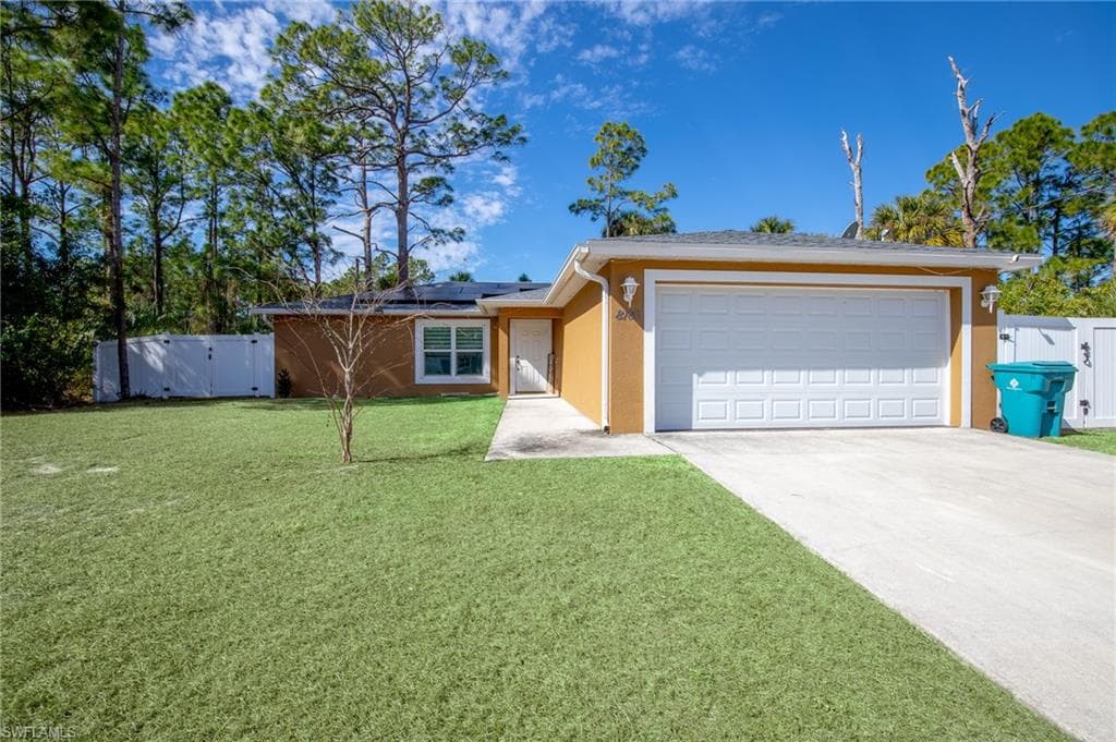 8105 Rolling CT LABELLE, FL 33935