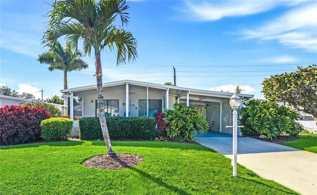 49 Le Mans DR NAPLES, FL 34112