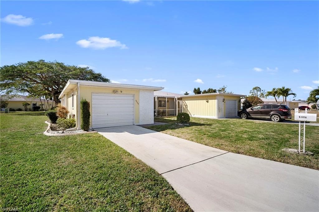 8608 Granada CT FORT MYERS, FL 33907